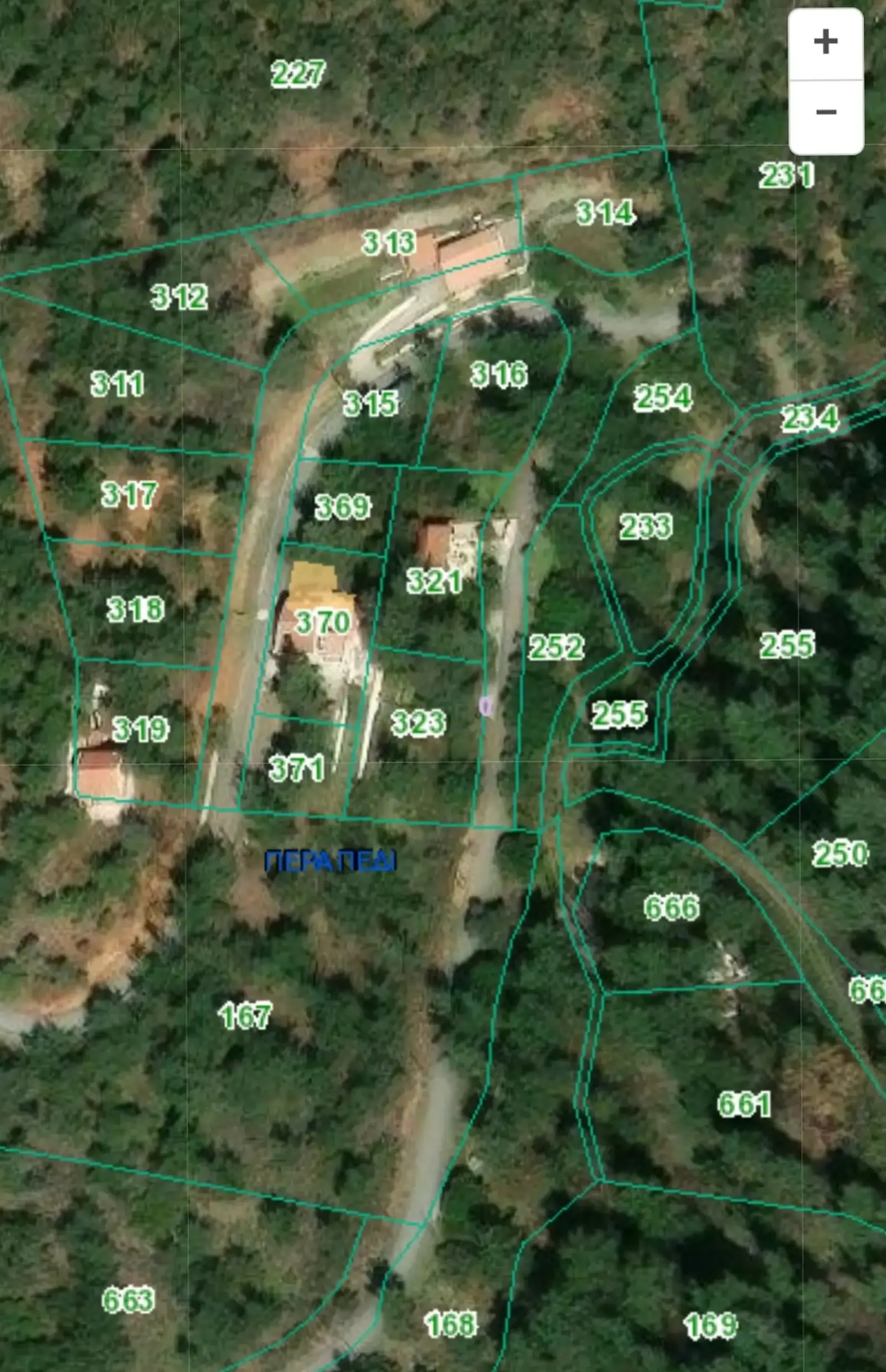 Residential Plot 401 m² in Pera Pedi