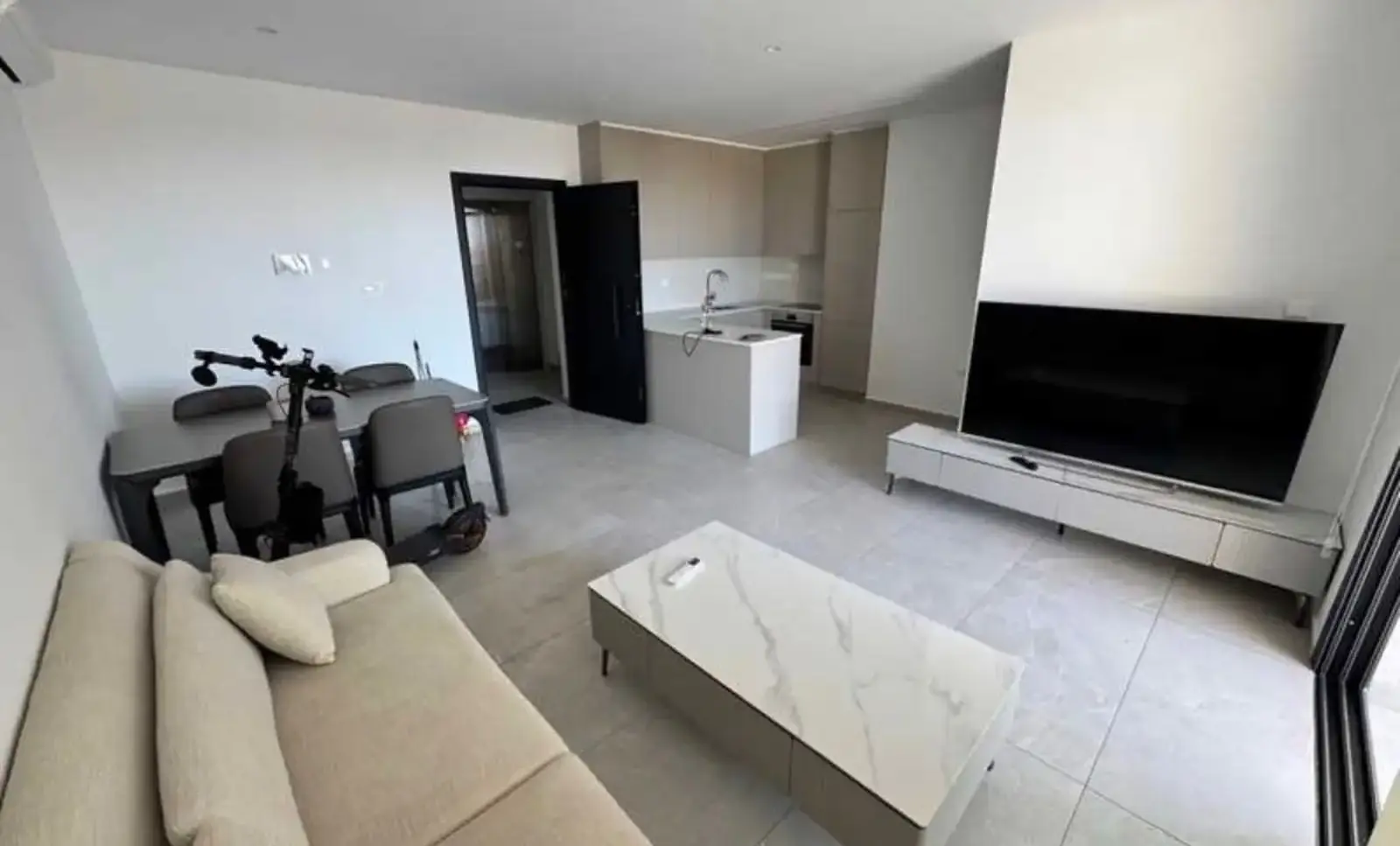 2-bedroom penthouse to rent in Agios Spyridon