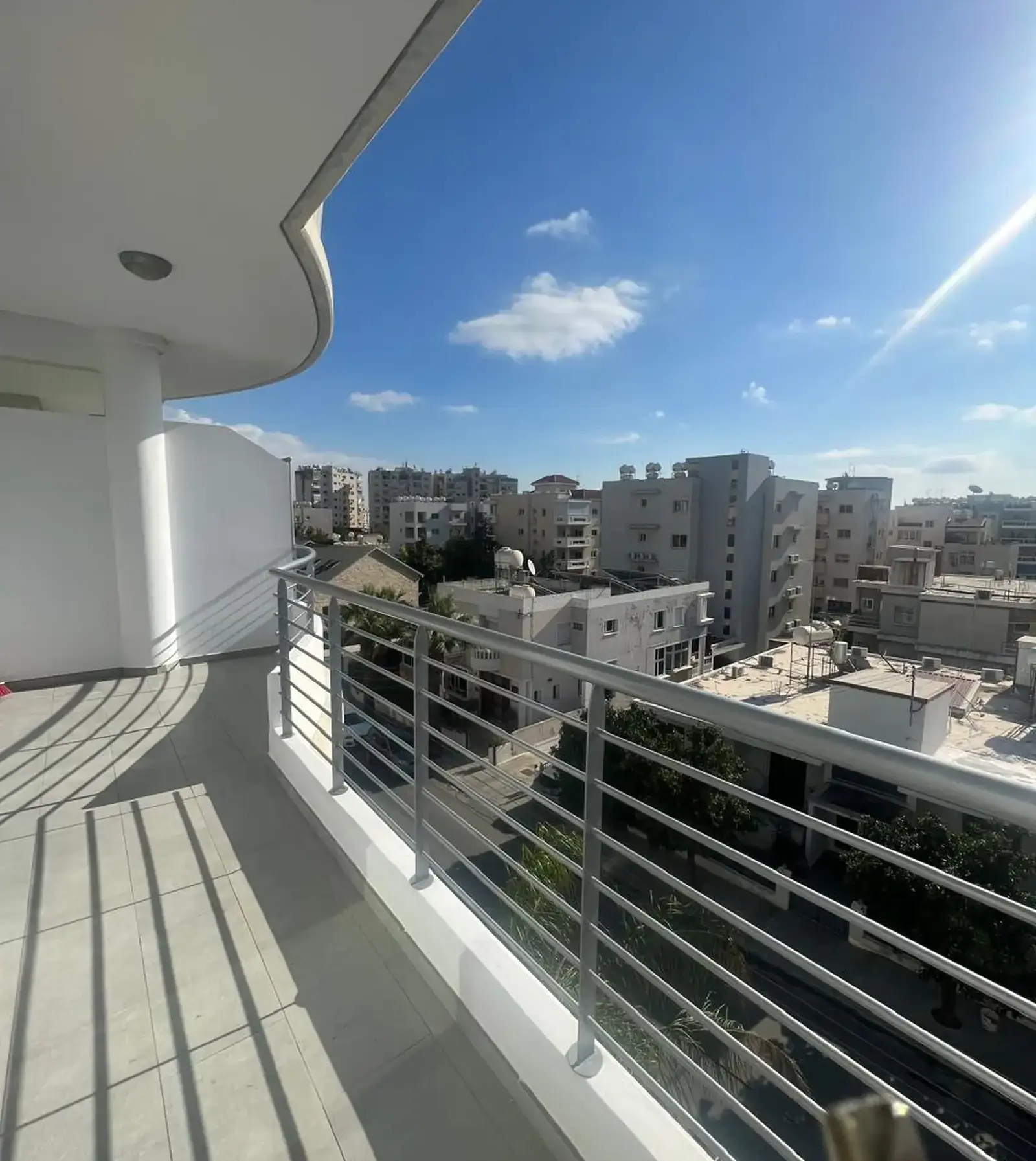 3-bedroom apartment to rent in Katholiki