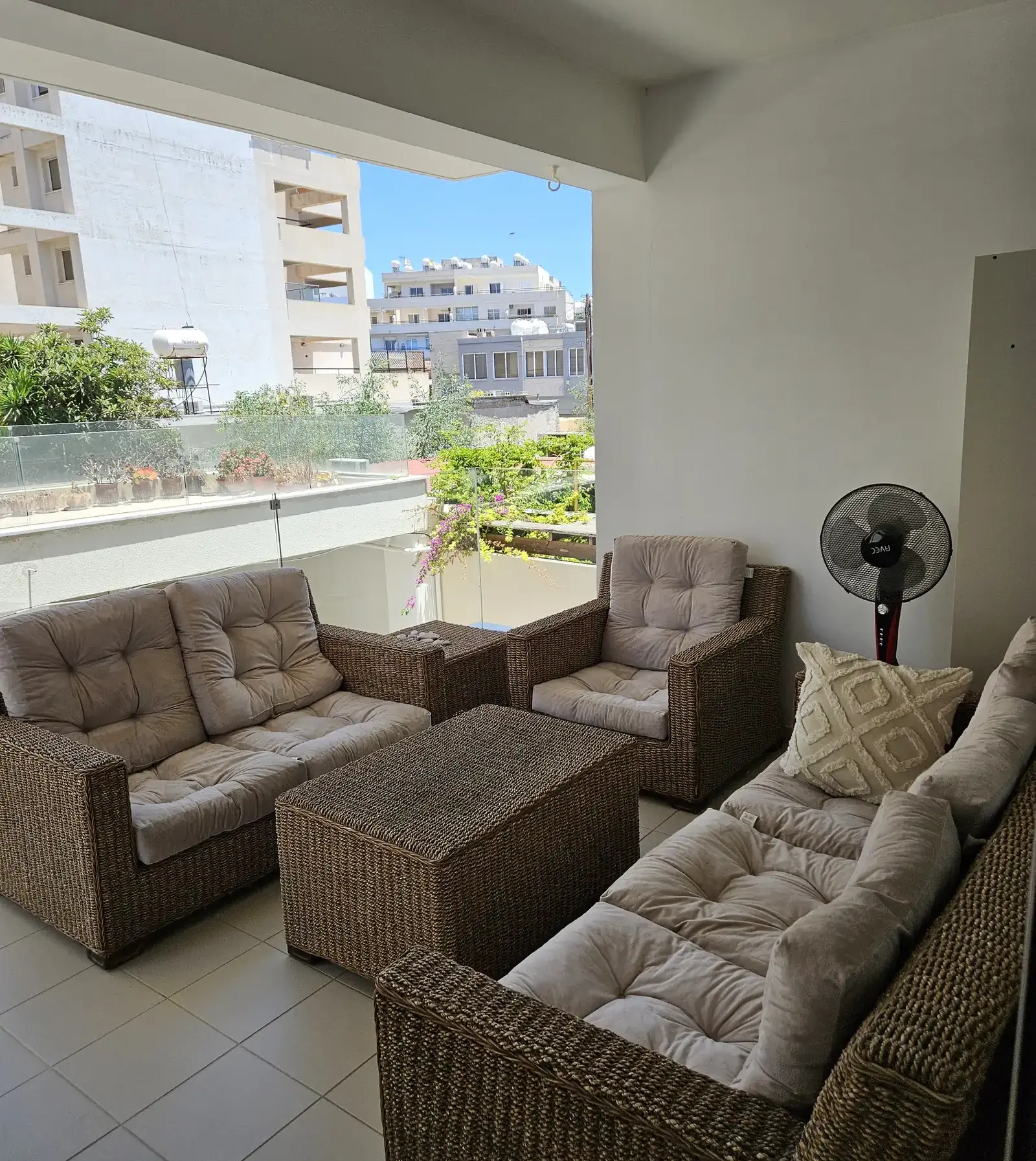 1-bedroom apartment to rent in Larnaka - Finikoudes