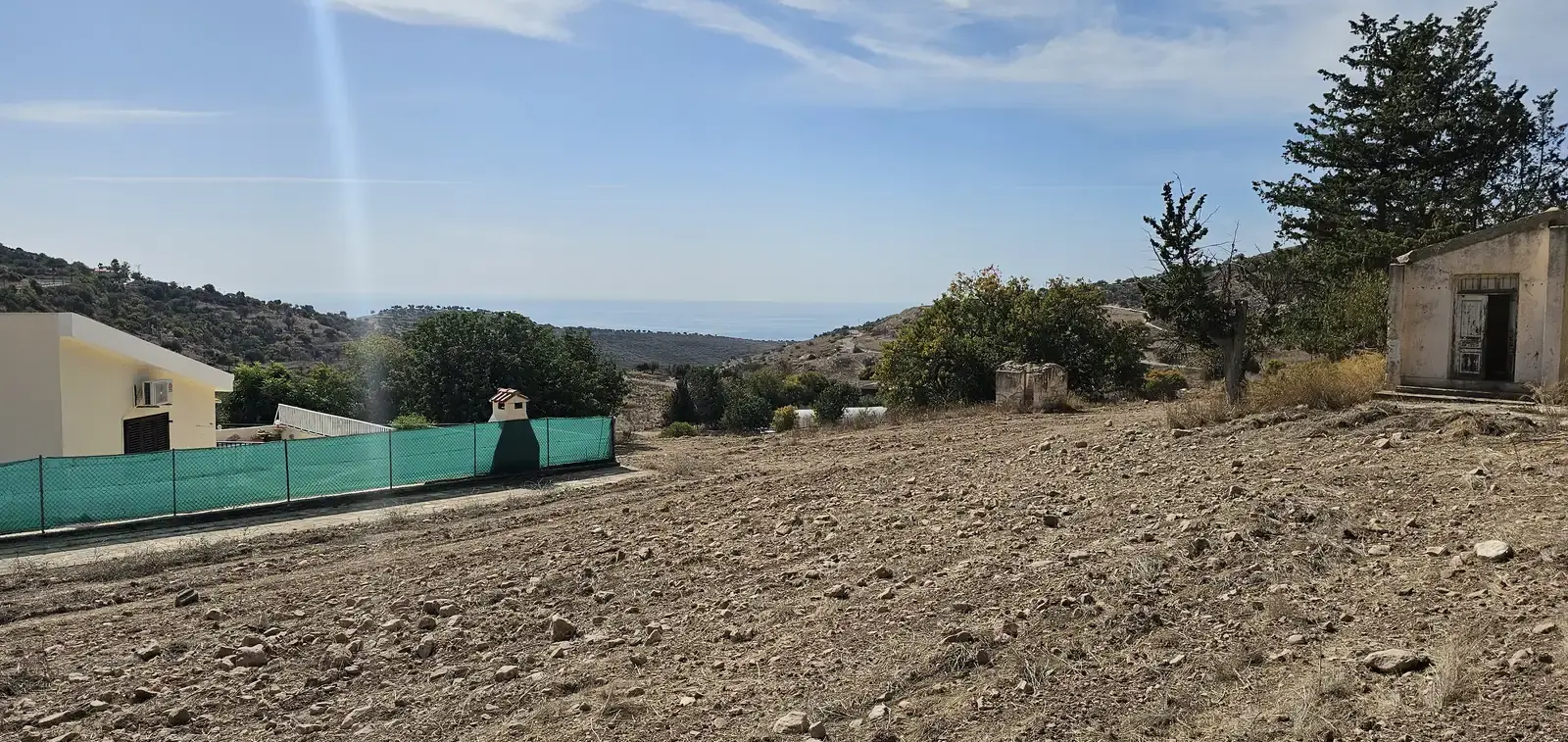 Residential Plot 598 m² in Akoursos