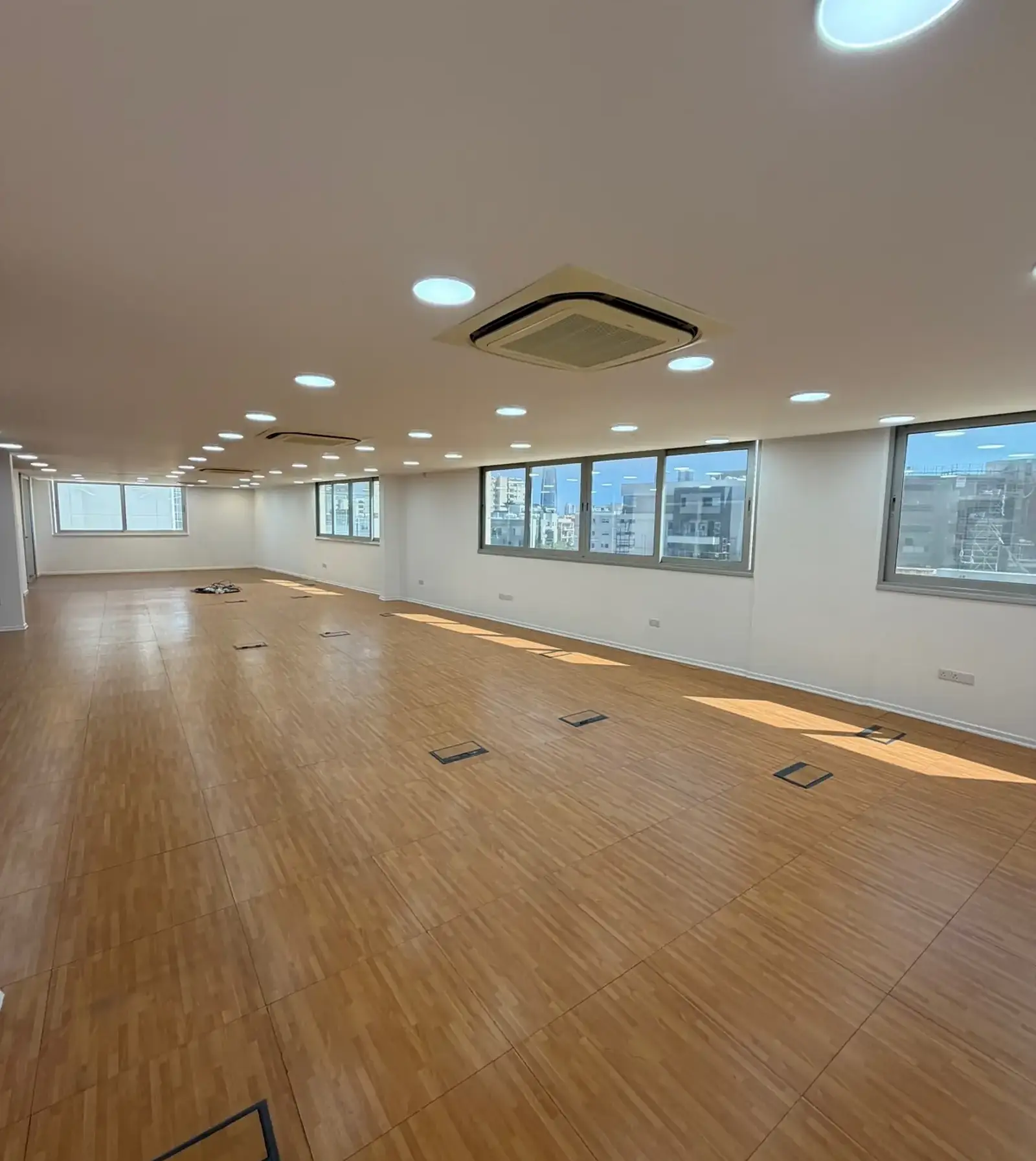 Specious office in Agios Athanasios