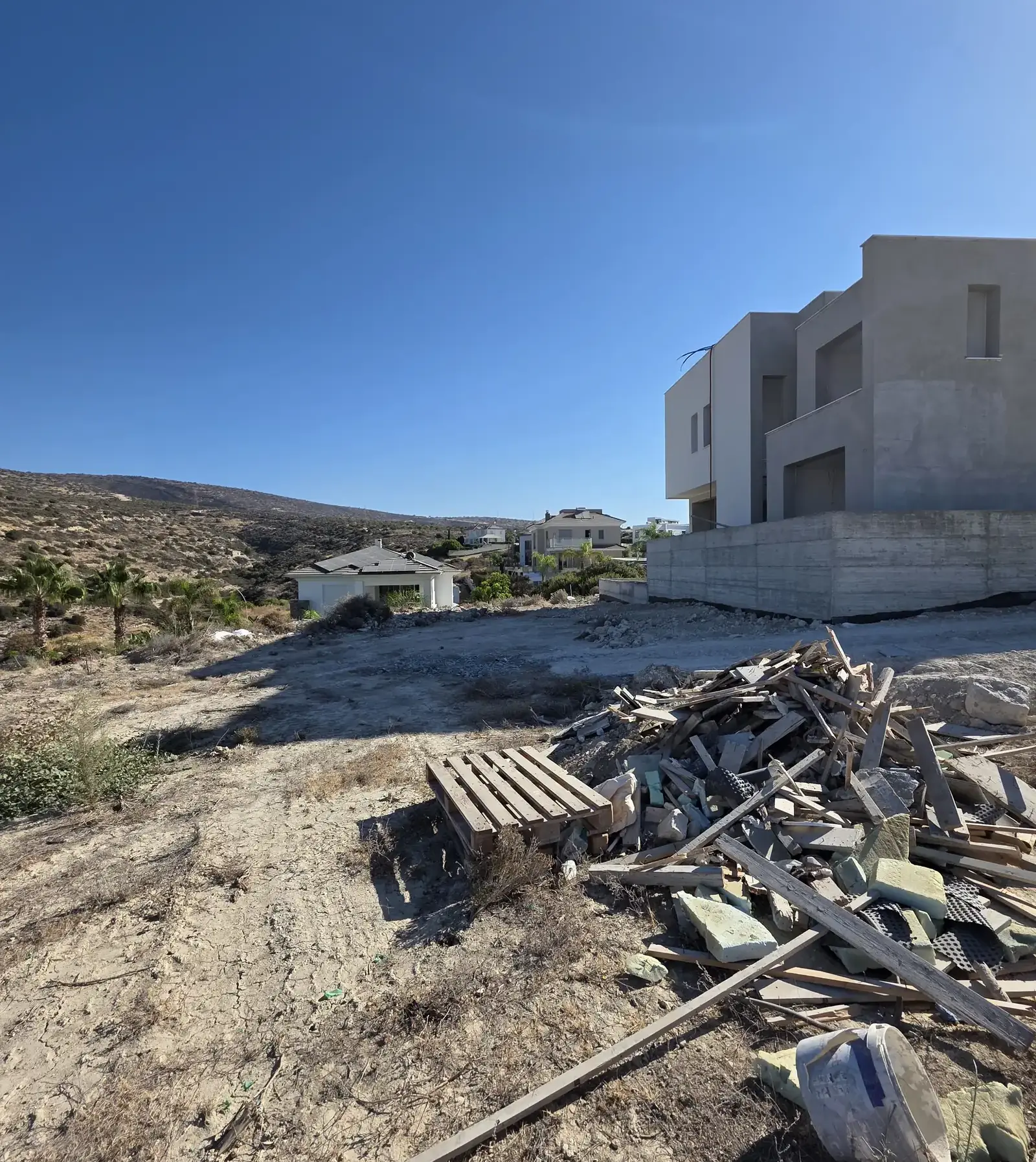 Residential Plot 713 m² in Mouttagiaka