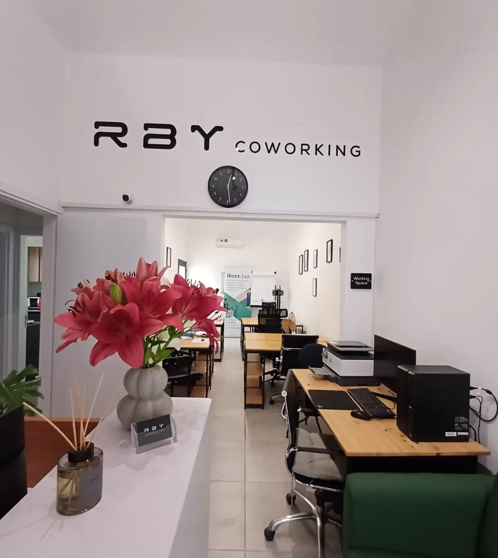 Dedicated / hotdesk co-working in Agia Zoni