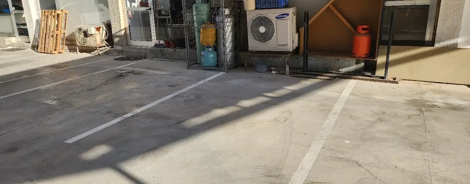 2 parking spaces gated in Trypiotis