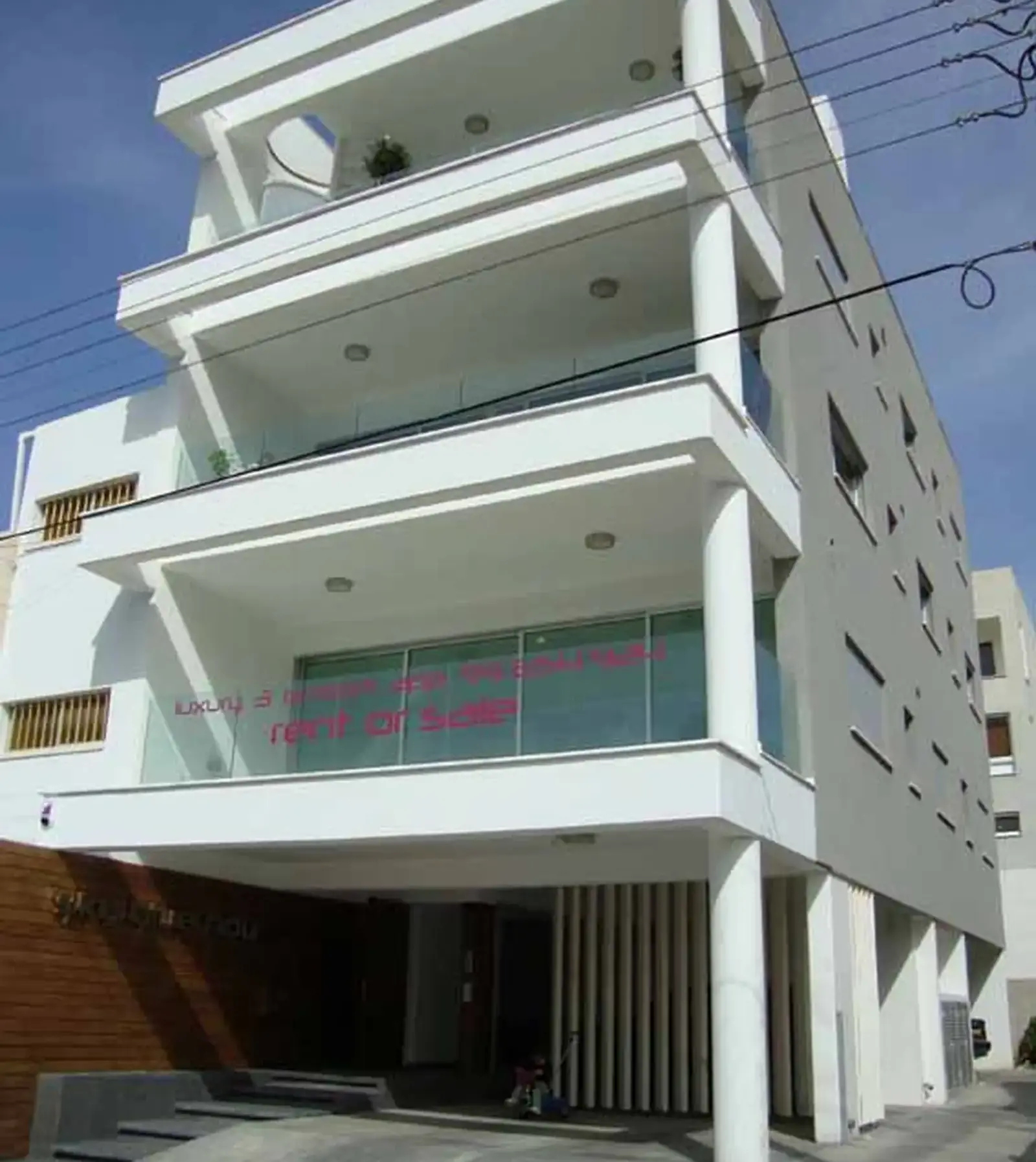 3-bedroom apartment to rent in Petrou Kai Pavlou