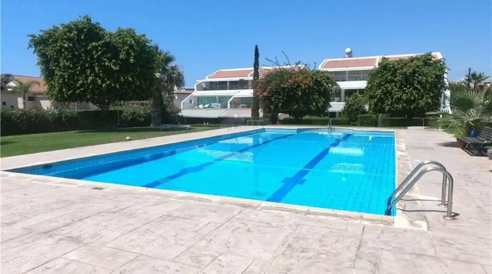 2 bedroom apartment with swimming pool in Germasogeia Tourist Area