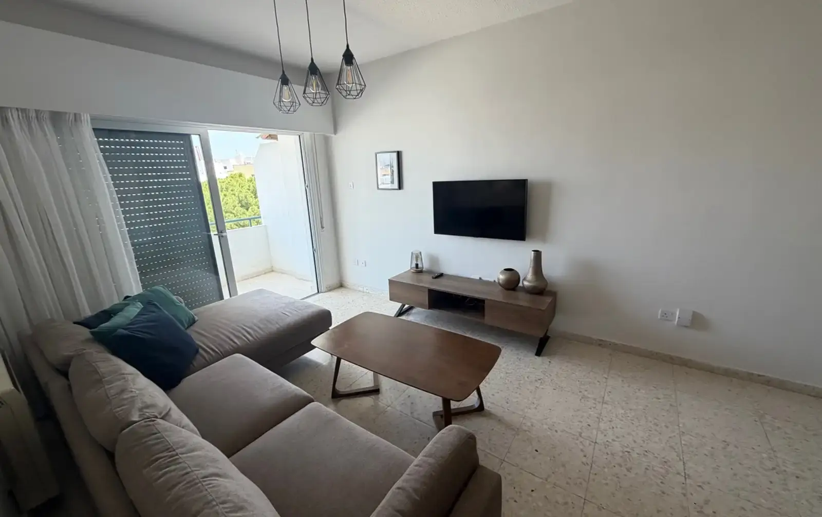 2-bedroom apartment to rent in Agioi Omologites