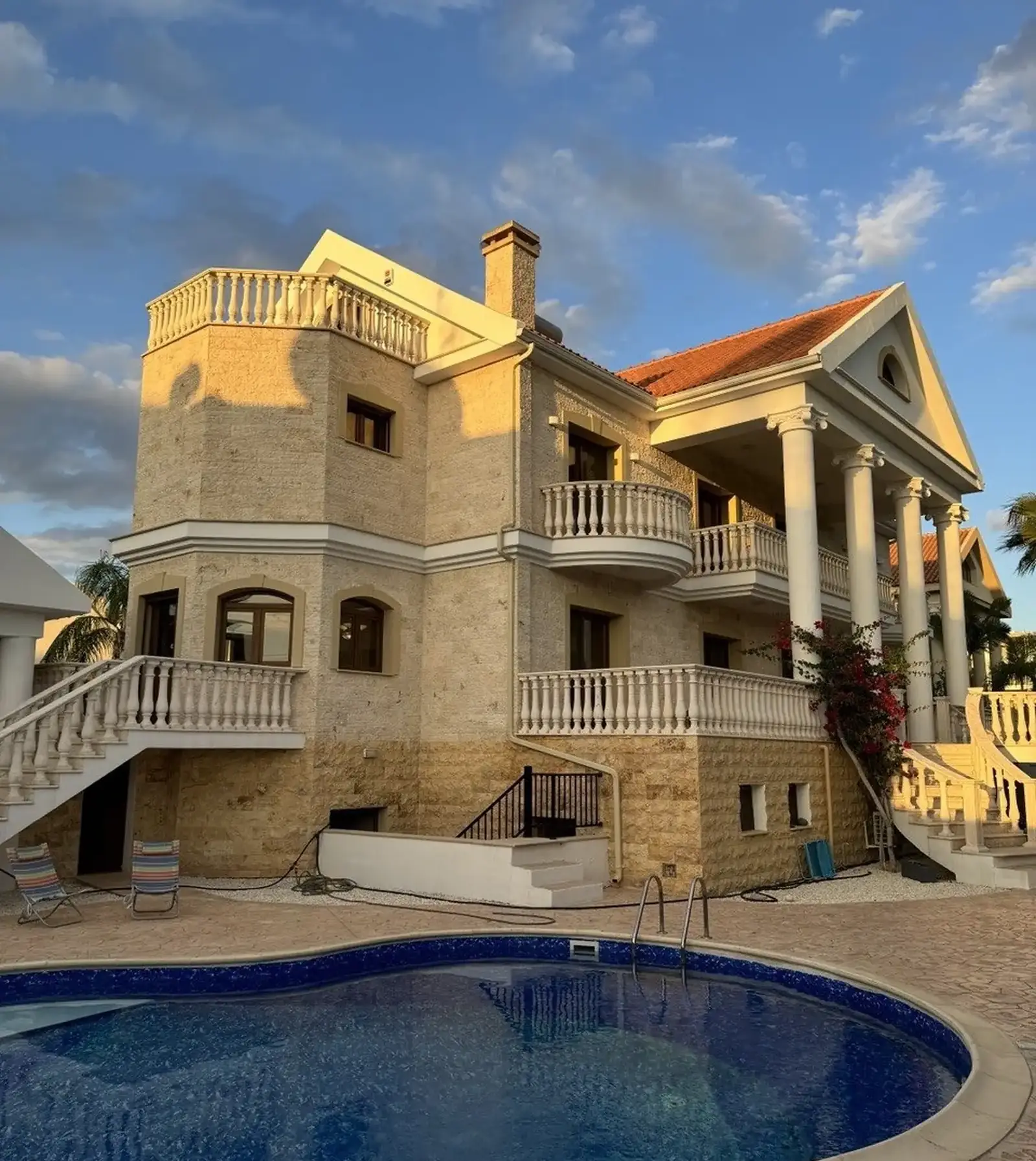 6-rooms office in Parekklisia Tourist Area