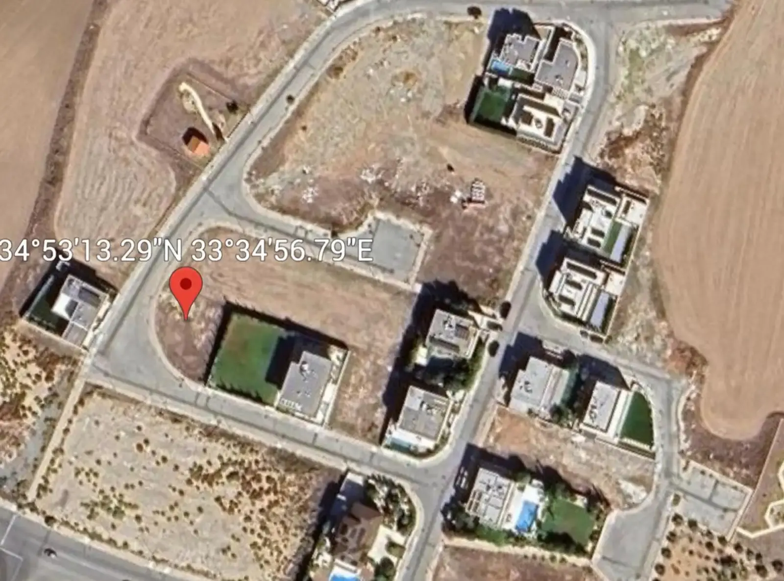 Residential Plot 541 m² in Dromolaxia