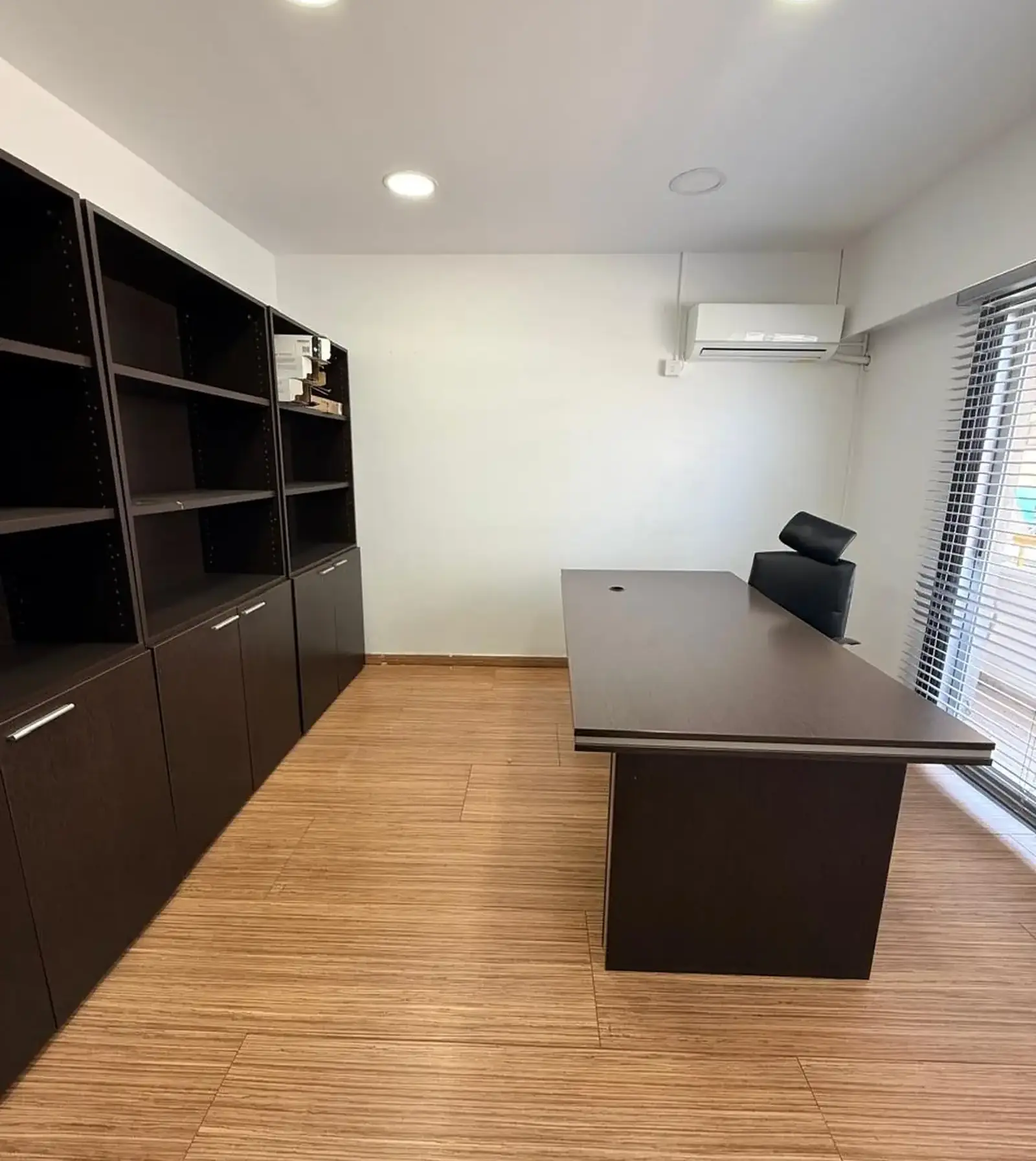 Superb newly decorated office in the centre of larnaca in Larnaka - Skala