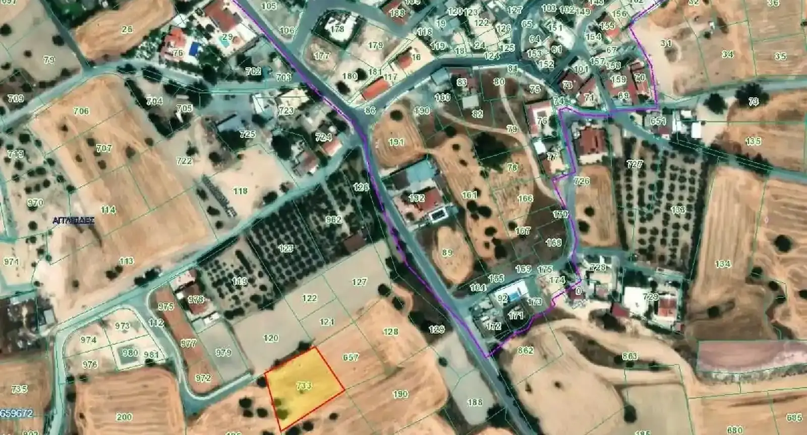 Residential land 1673 m² in Anglisides