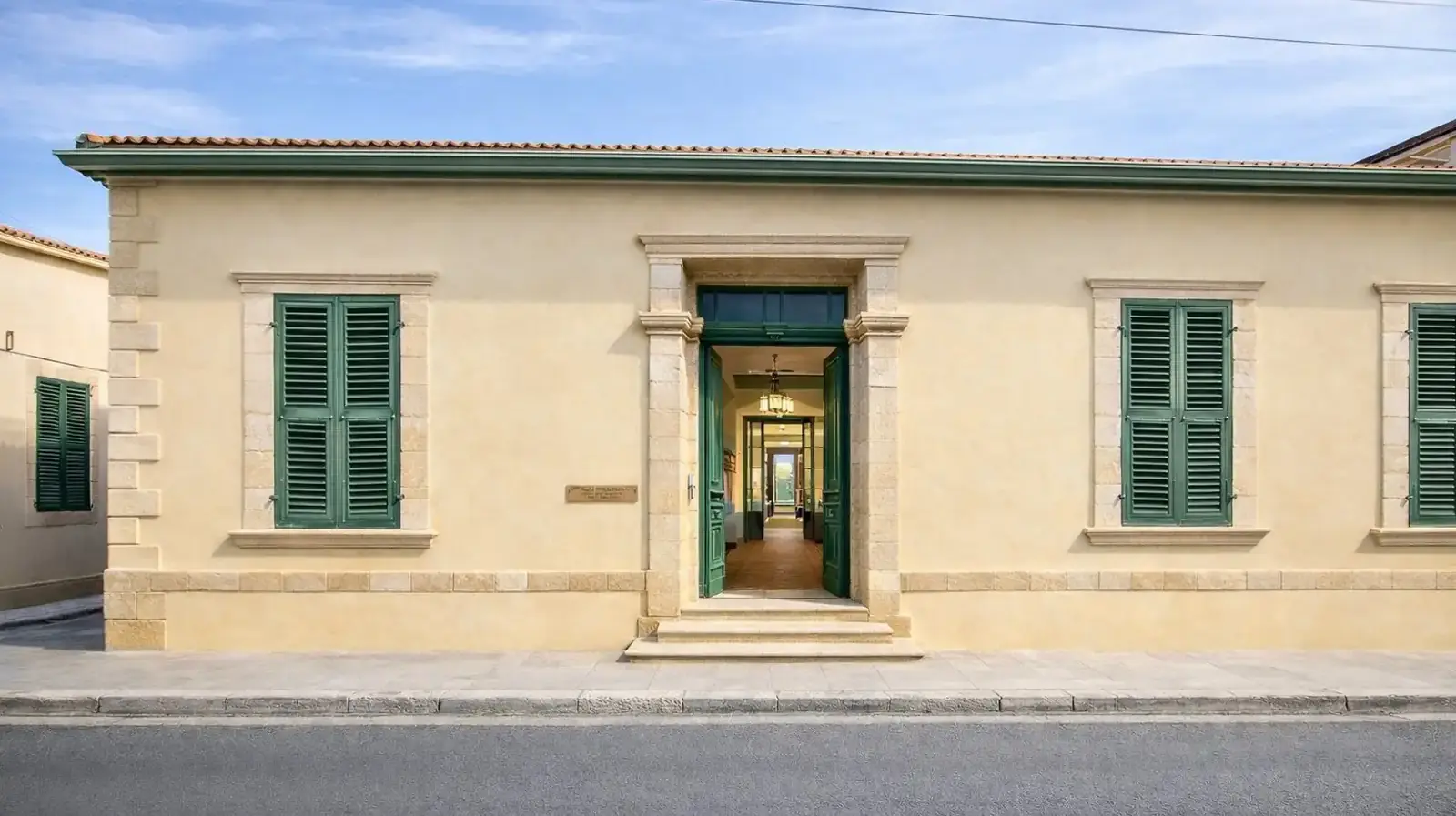 Prestigious building in city center/near seafront in Agia Triada