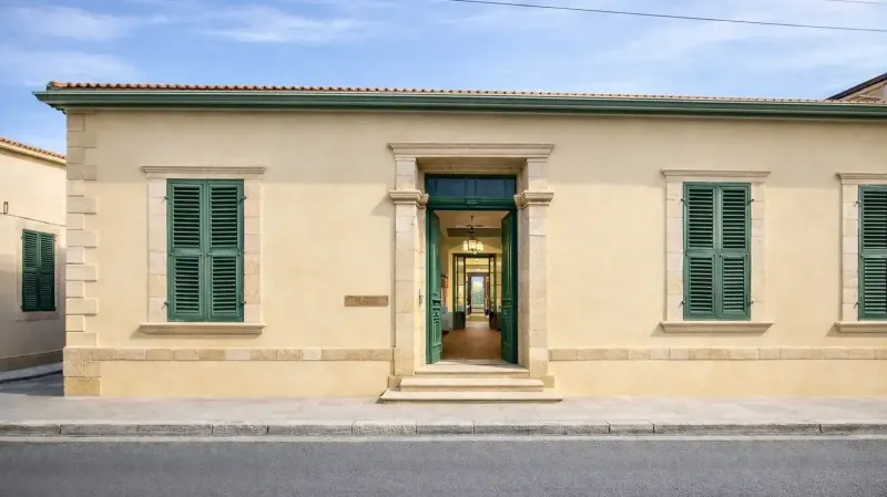 Prestigious building in city center/near seafront in Agia Triada