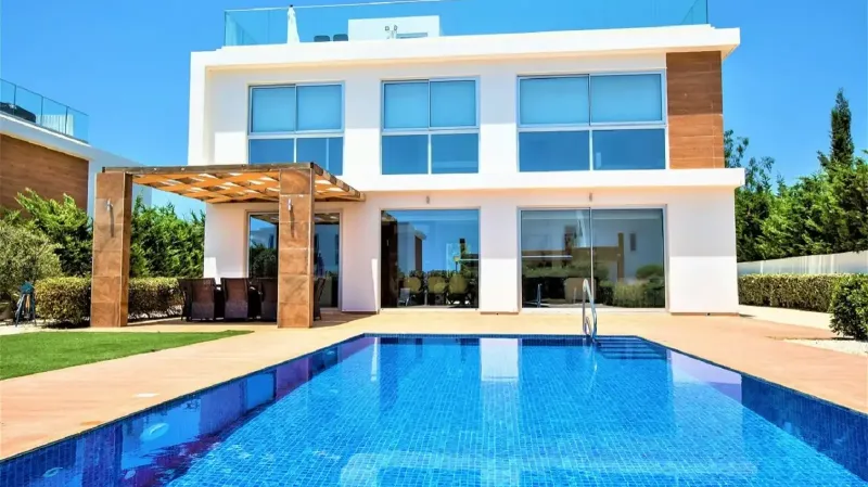 4-bedroom detached house to rent in Pegeia