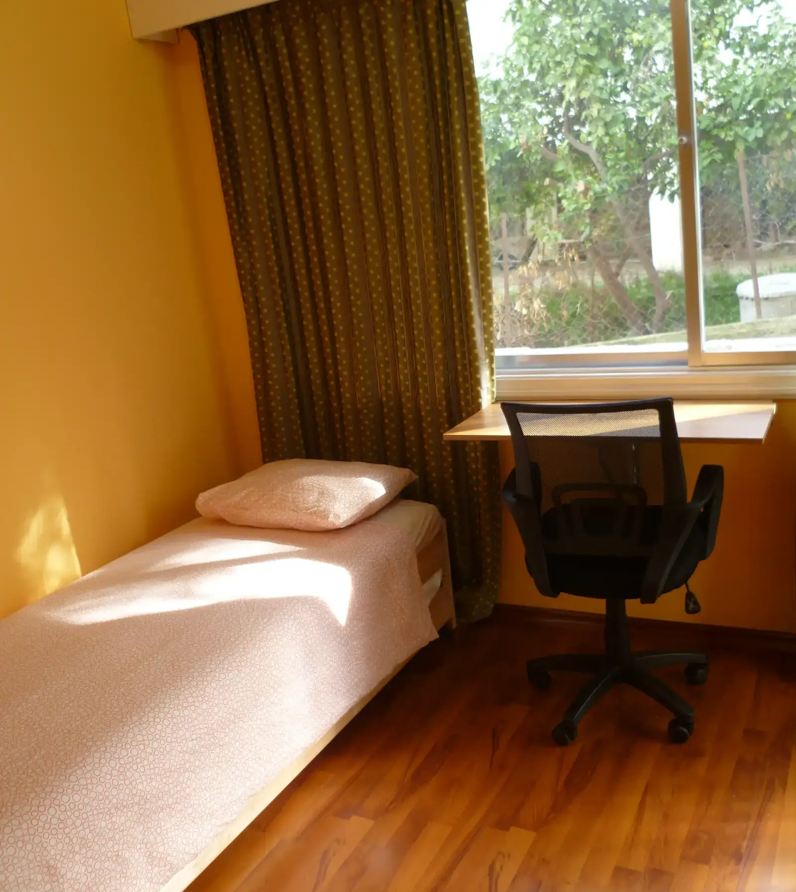 Private room in a shared central apartment in Agioi Omologites