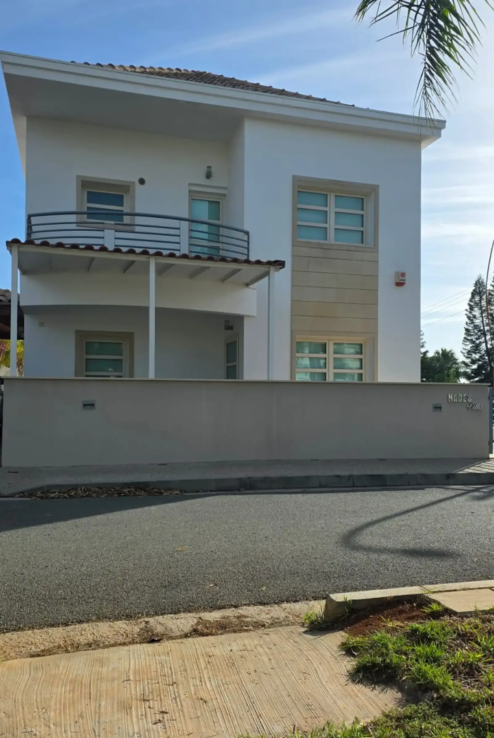 5-bedroom villa for sale in Parekklisia Tourist Area