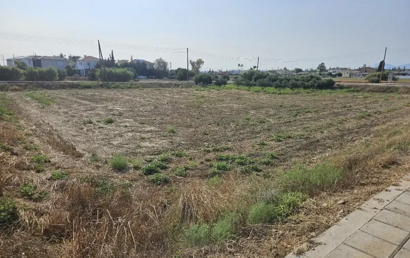 Residential Plot 1122 m² in Kokkinotrimithia