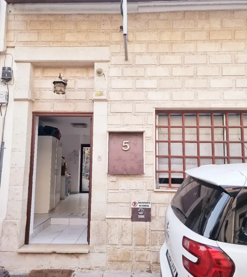 Room and bed space, girls apartment in Limassol Marina