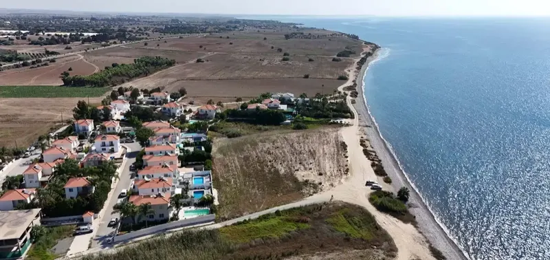 Residential Plot 10034 m² in Mazotos