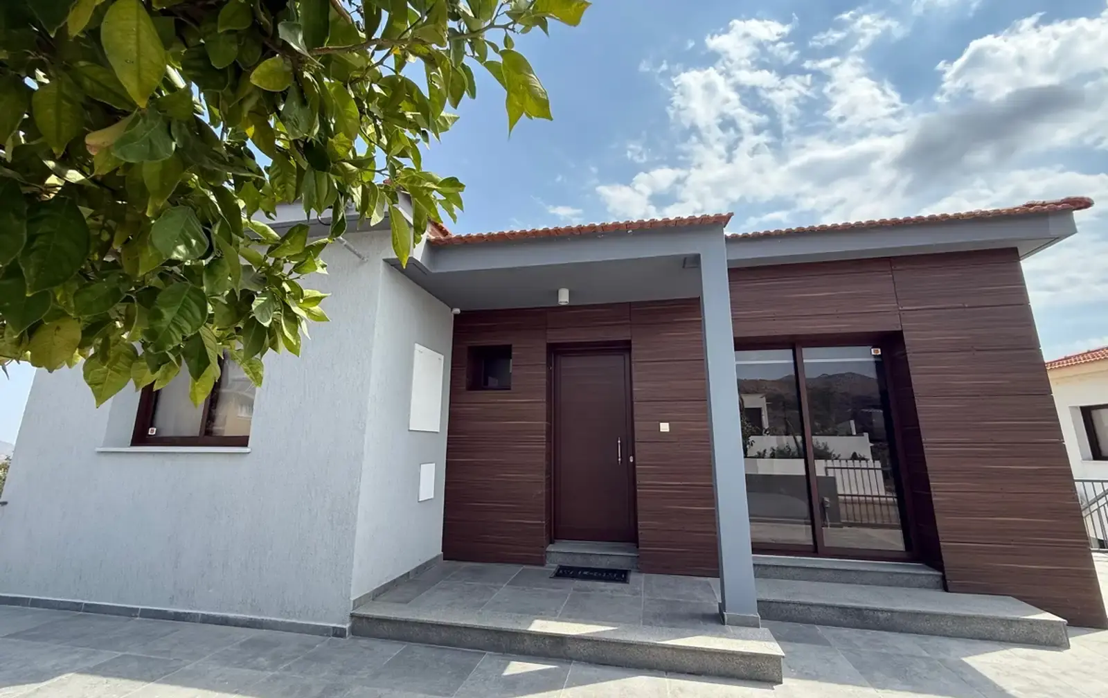 3-bedroom detached house to rent in Eptagoneia