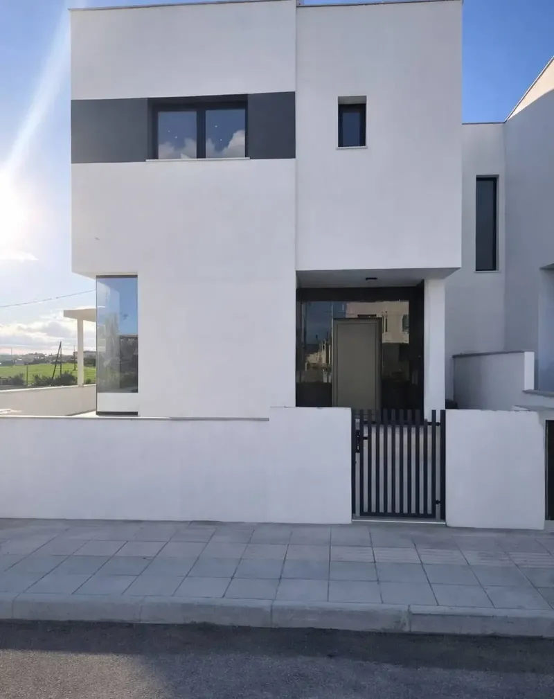 3-bedroom semi-detached for sale in Geri