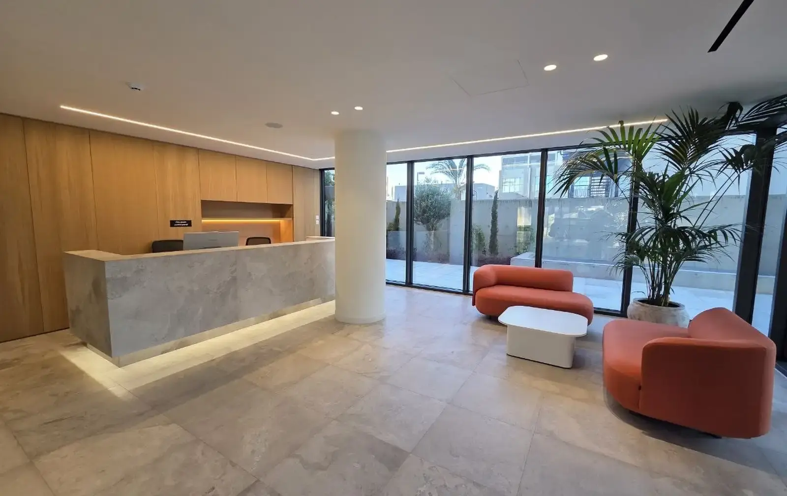 Benchmark business center, office 235 sqm+covered veranda 24 sqm in Mesa Geitonia