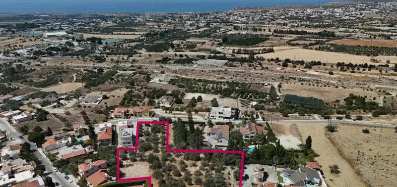 Residential Plot 5542 m² in Erimi