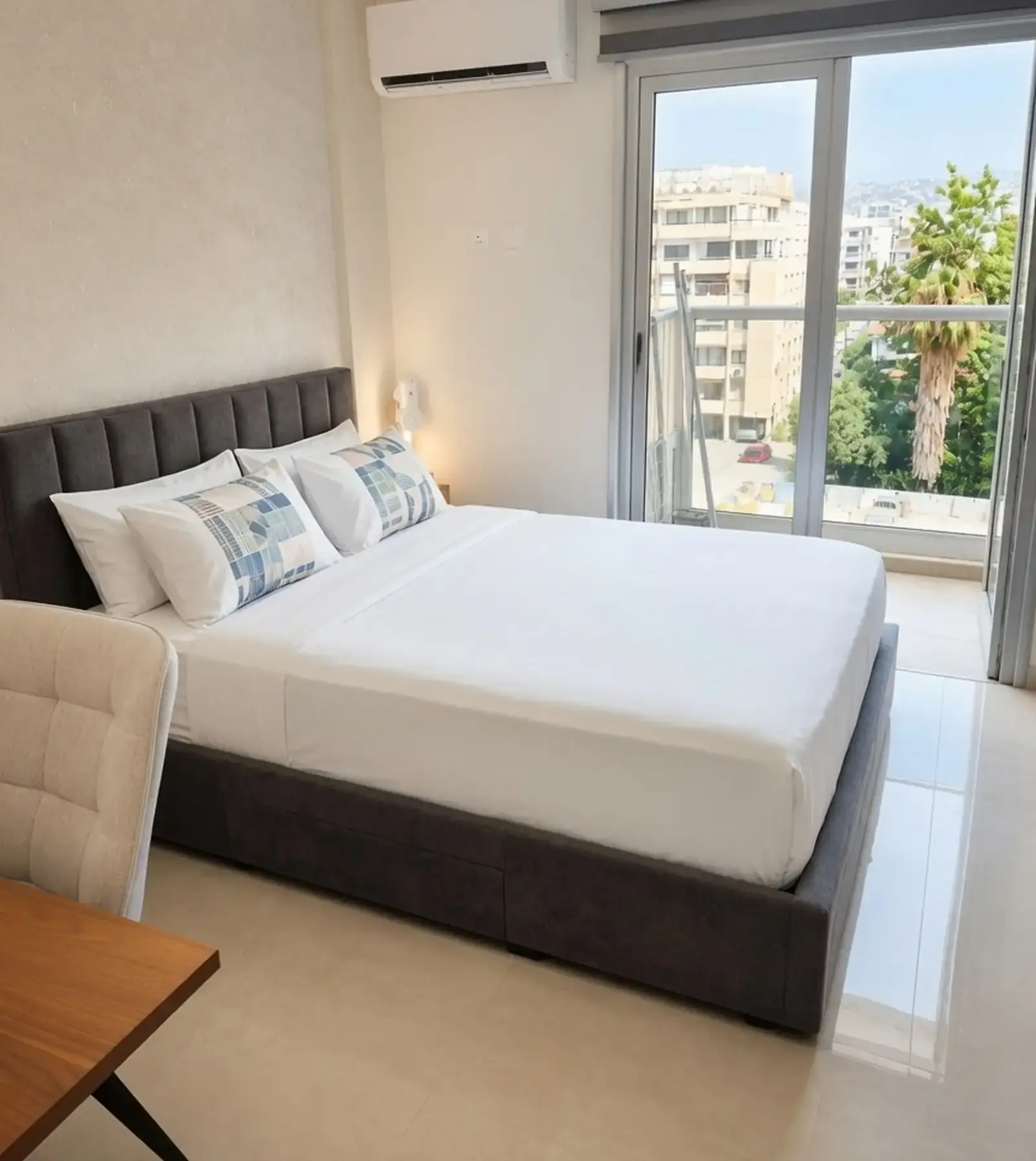 Studio apartment to rent in Neapolis