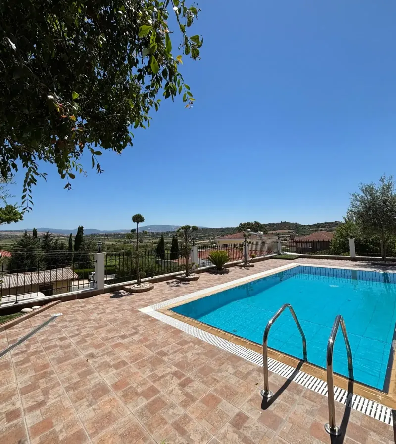 5-bedroom villa to rent in Stroumpi Pano