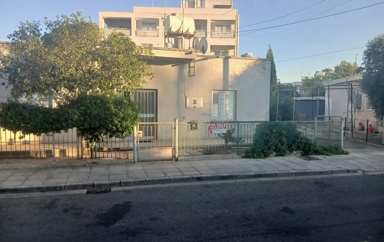 Residential Plot 611 m² in Kaimakli