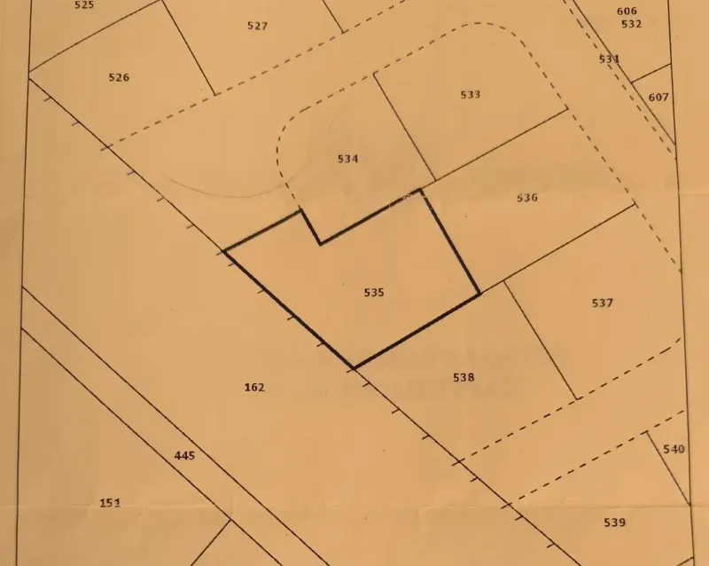 Residential Plot 810 m² in Meneou