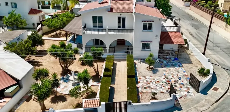 4-bedroom villa to rent in Mesogi