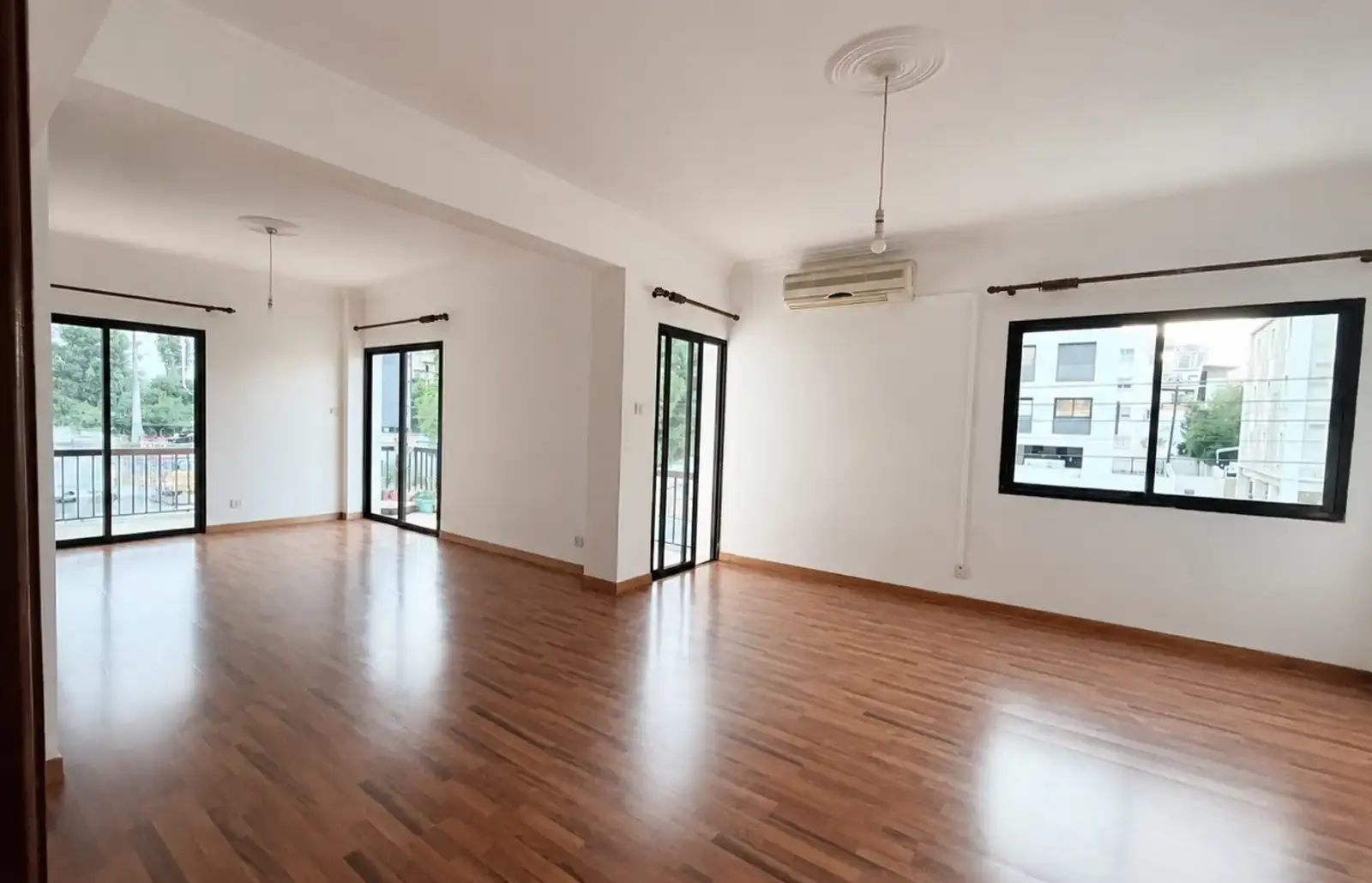 3-bedroom apartment to rent in Agioi Omologites