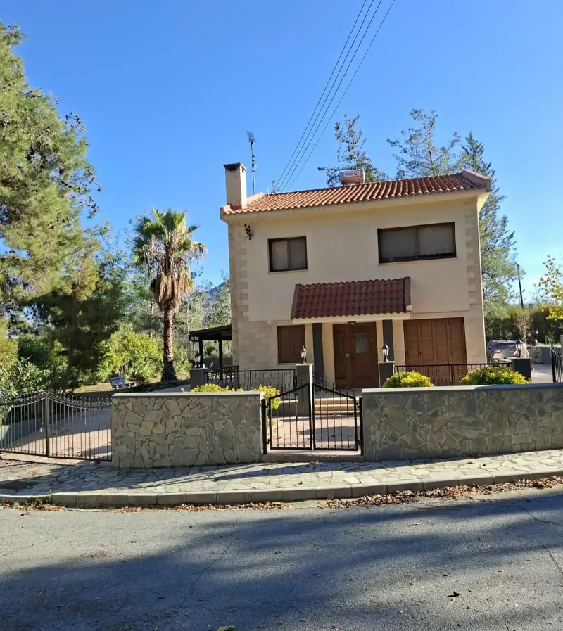 4-bedroom villa for sale in Moniatis