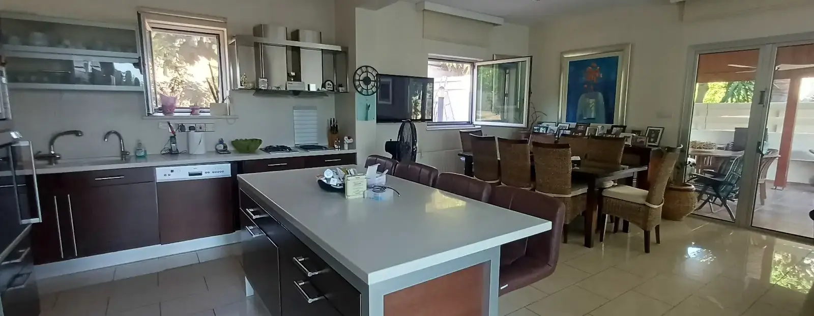 4-bedroom villa for sale in Agios Athanasios