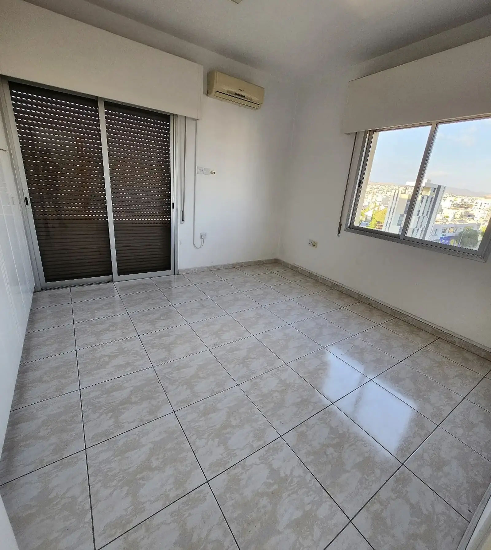 3-bedroom penthouse to rent in Agios Georgios