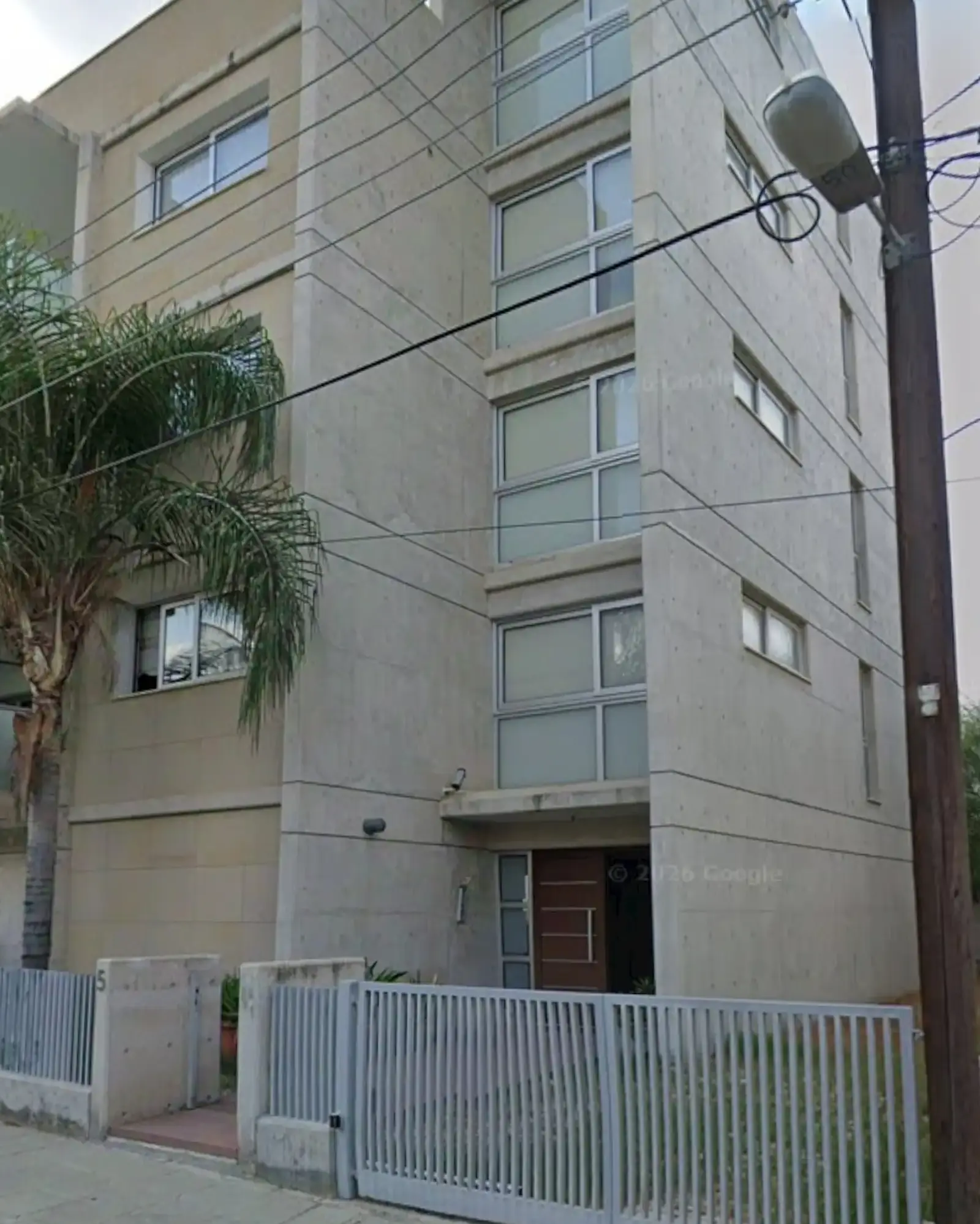 A three apartment building in Aglantzia