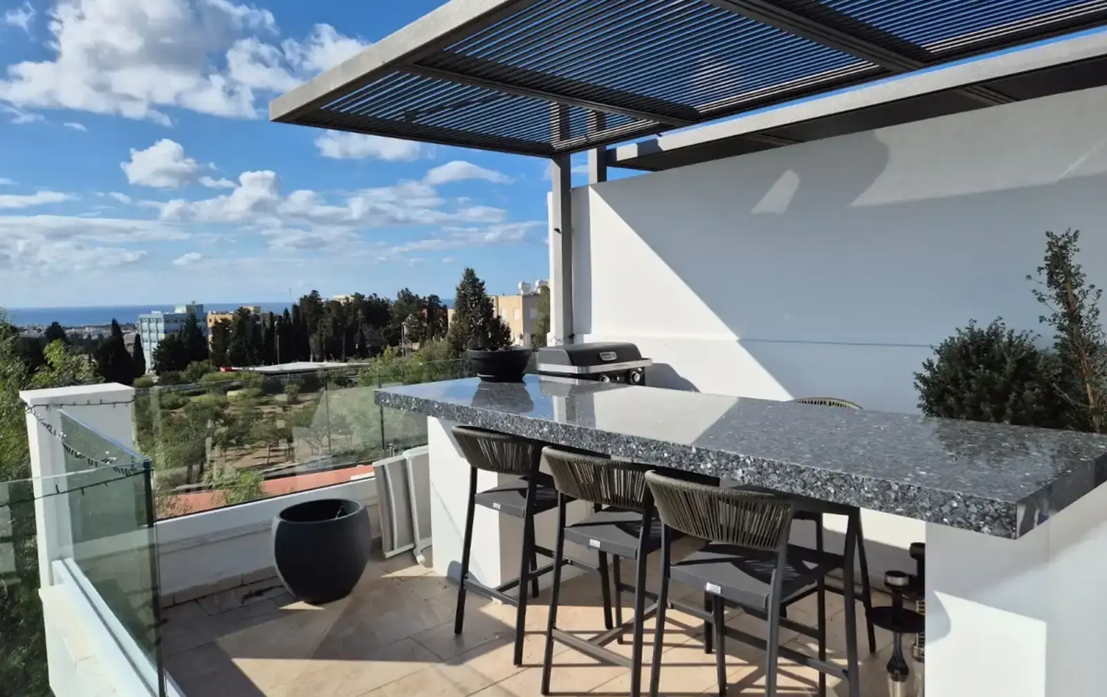 3-bedroom penthouse to rent in Universal