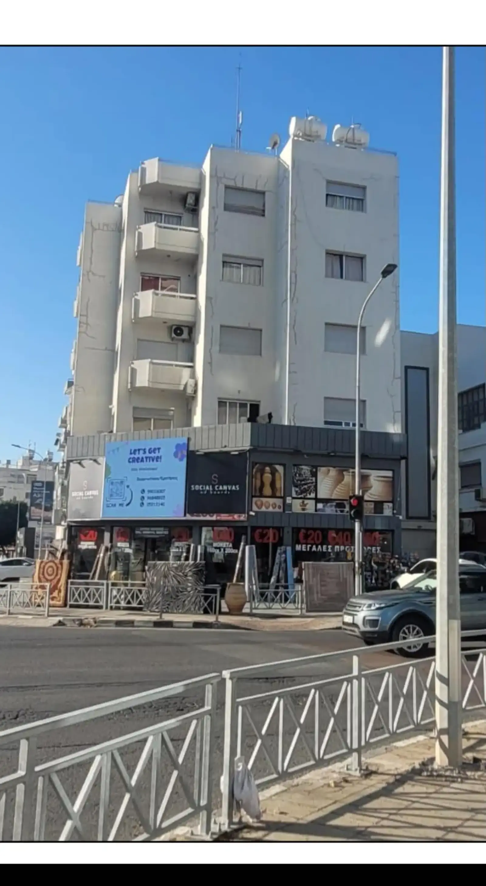 Commercial building . in Agios Spyridon