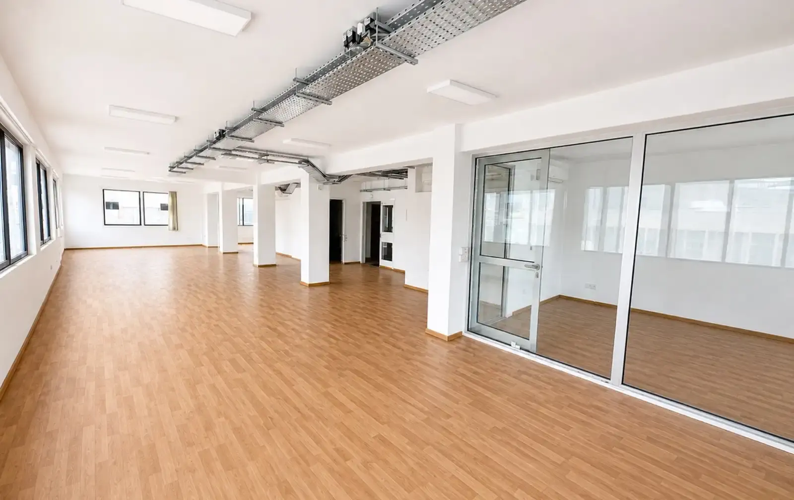 Office space in the heart of nicosia city centre with parking spaces in Trypiotis