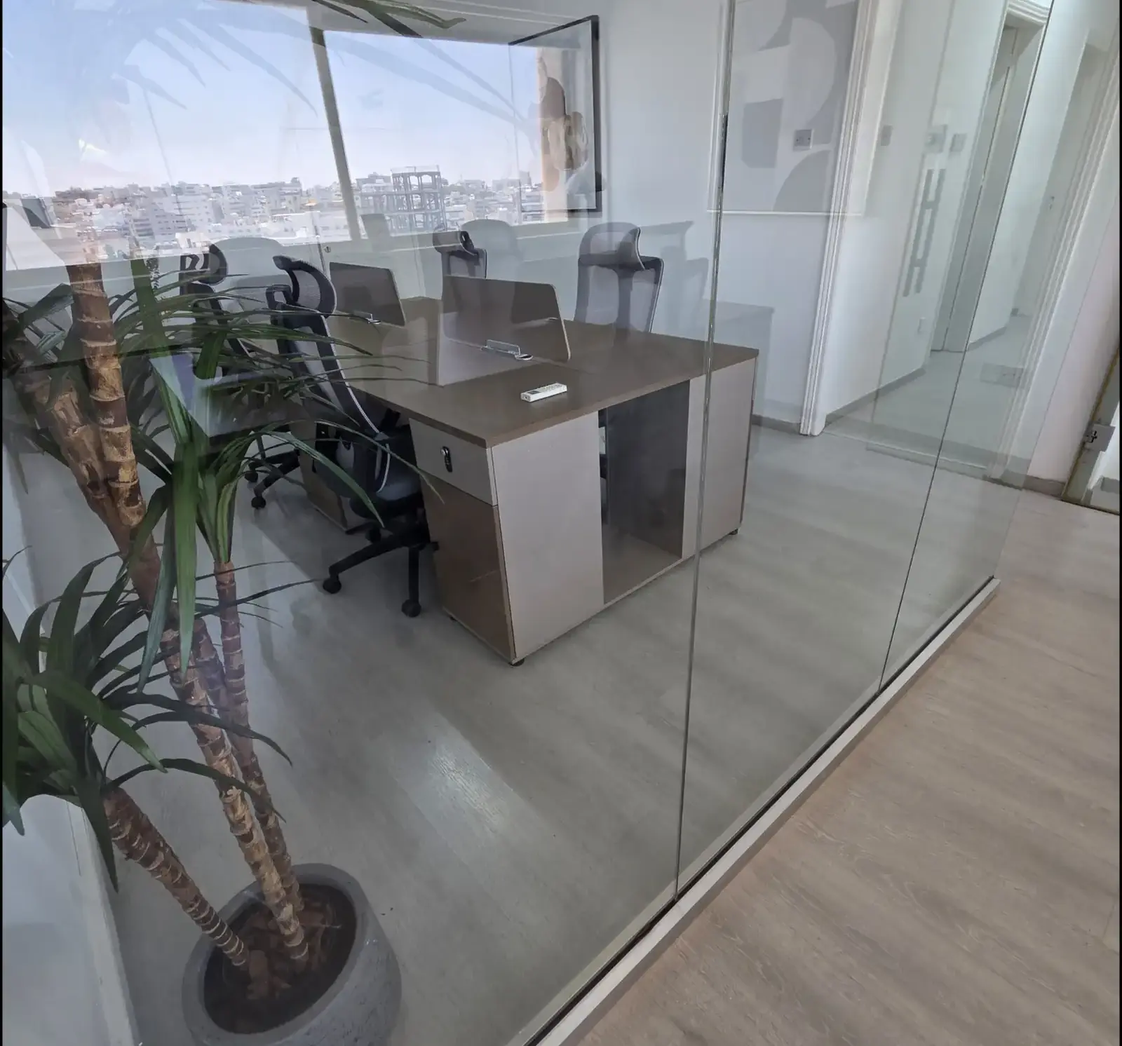 8th floor furnished office with city center views in Trypiotis