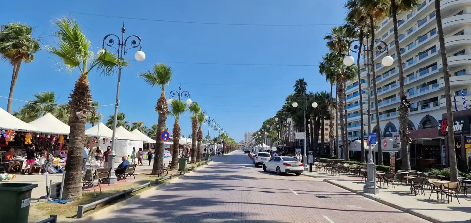 Restaurant on finikoudes beach in Larnaka - Finikoudes
