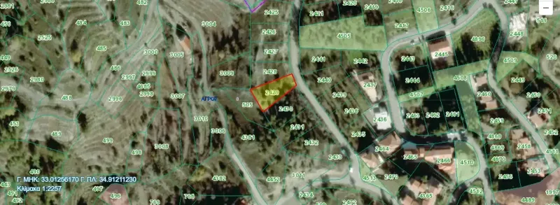 Tourist Plot 870 m² in Agros