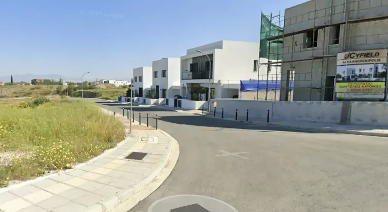 Residential Plot 638 m² in Lakatameia - Agia Paraskevi