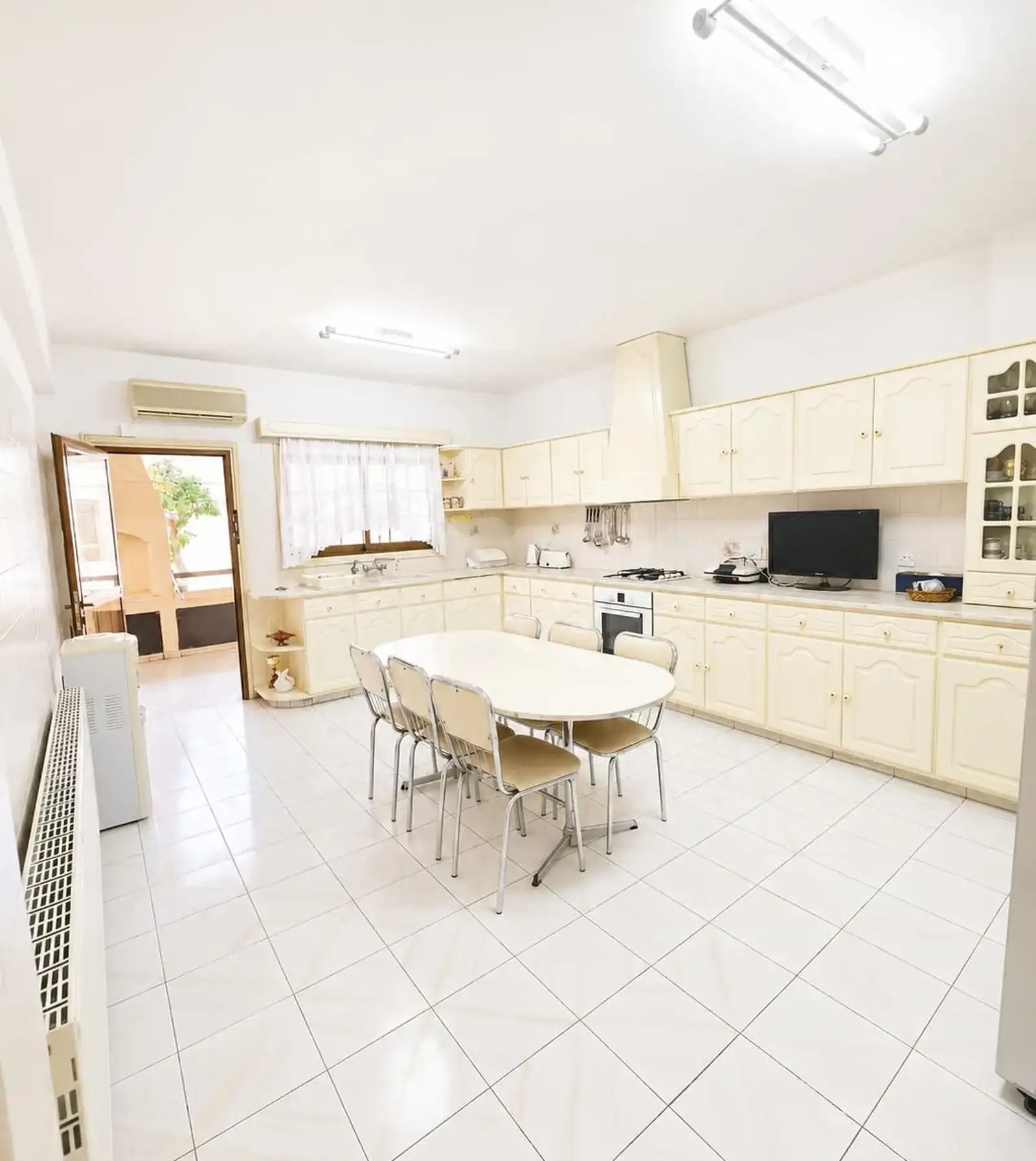 3-bedroom semi-detached to rent in Larnaka - Skala