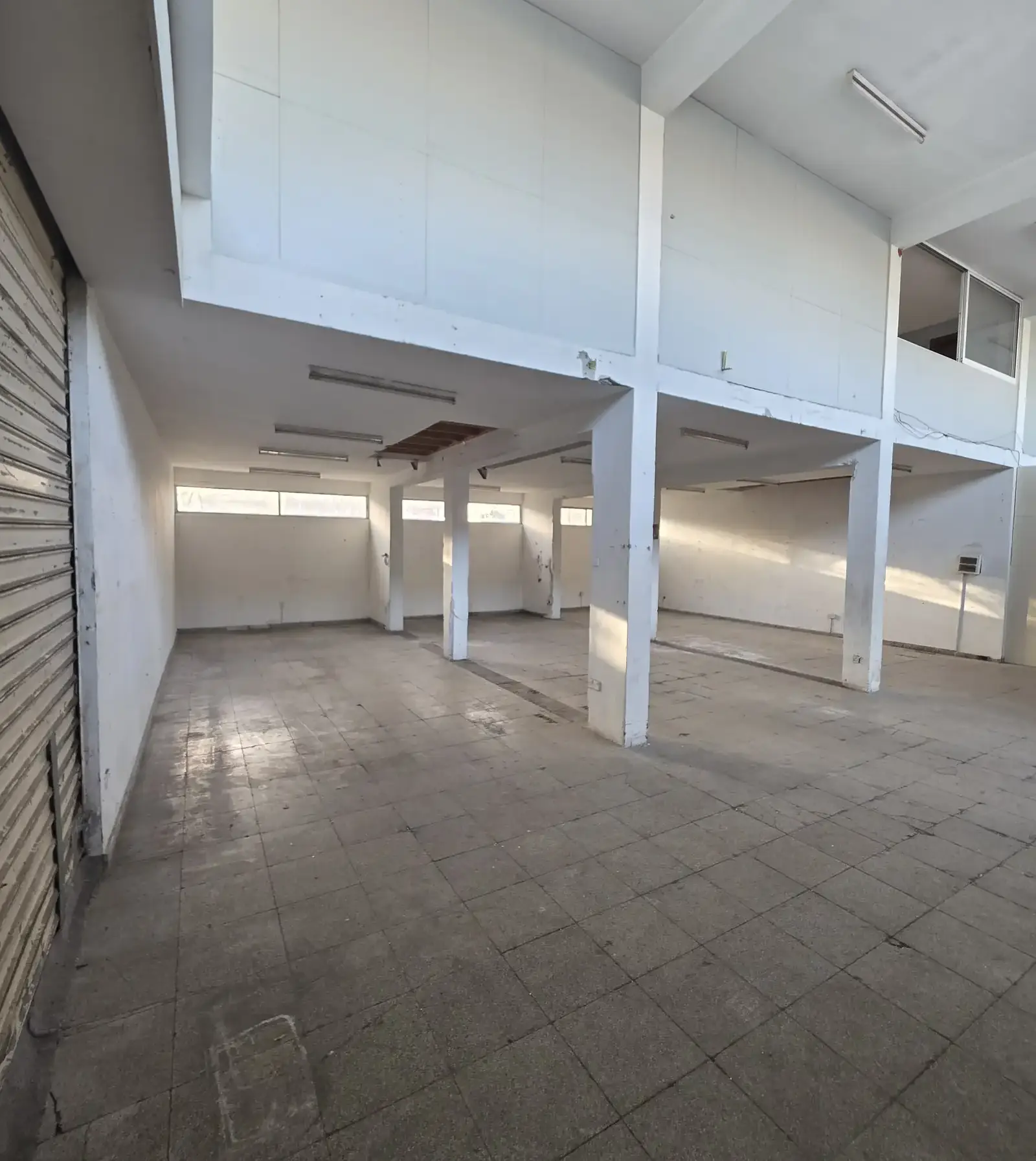 Αποθήκες & γραφεία / storage & offices in Agios Ioannis