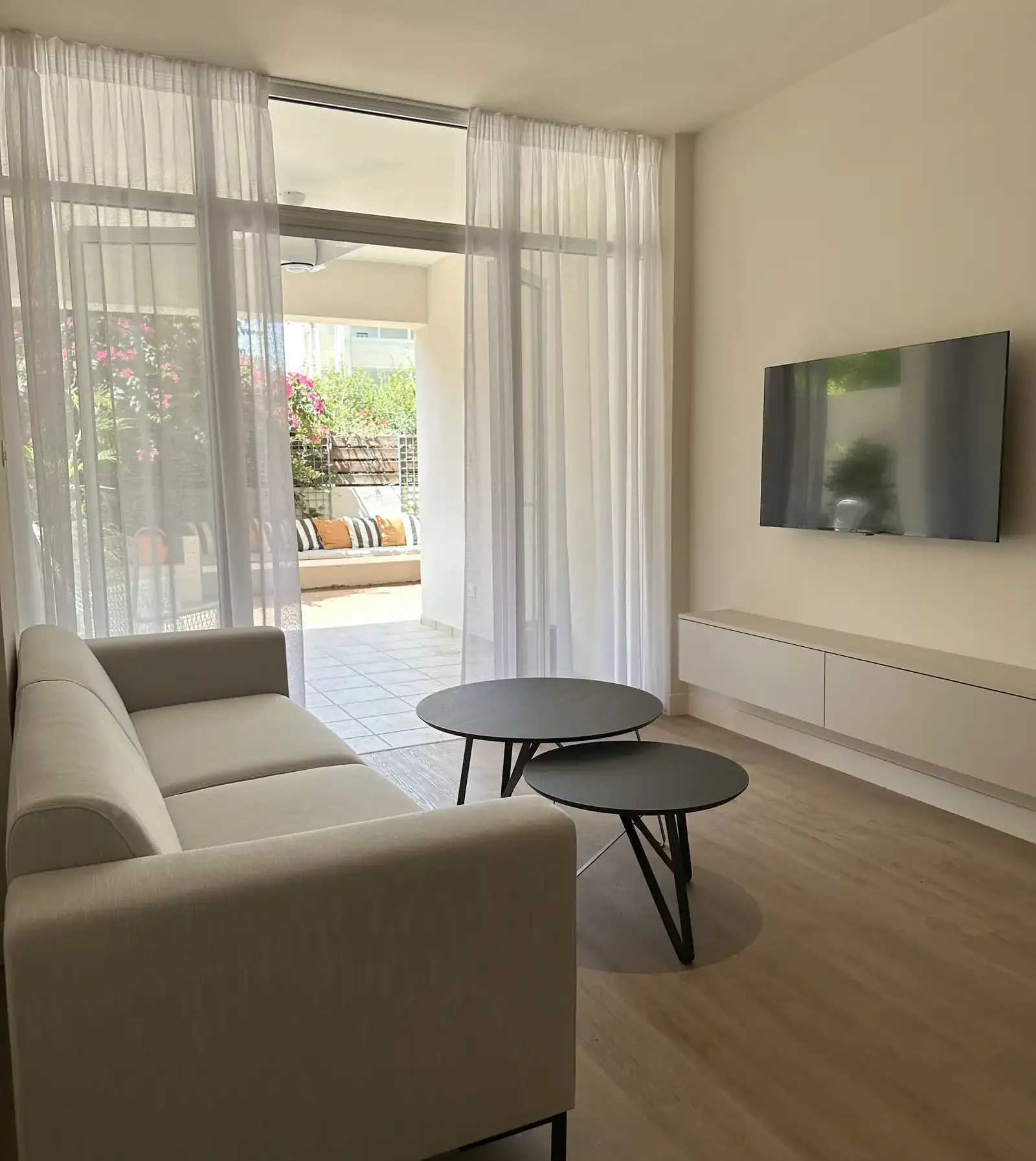 2-bedroom apartment to rent in Agioi Omologites