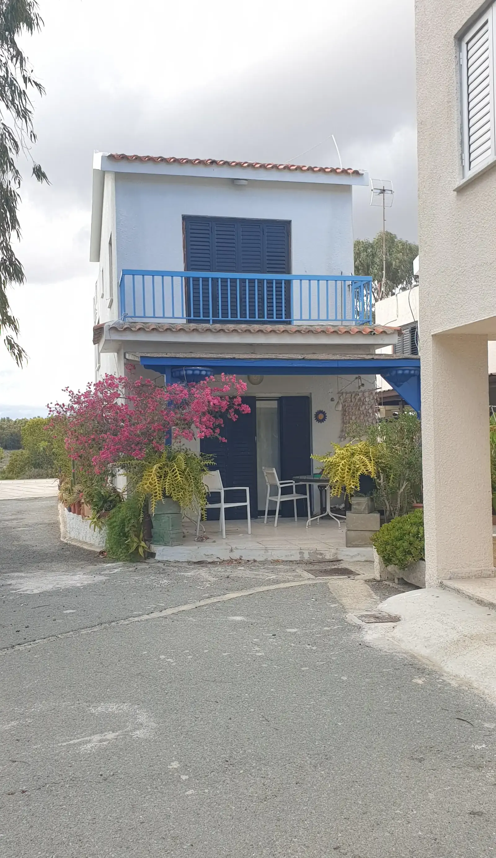2-bedroom detached house for sale in Meneou