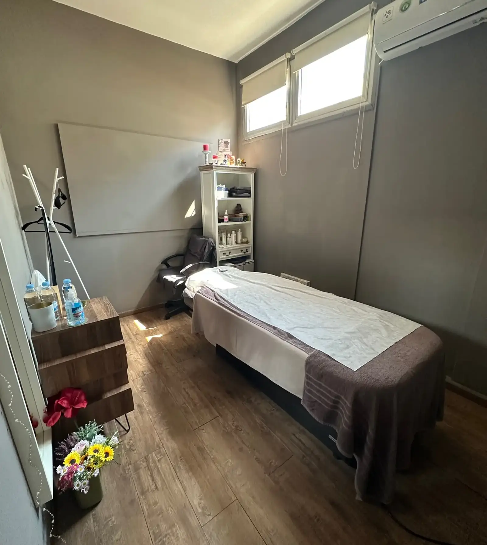 Room at beauty salloon in Agia Zoni